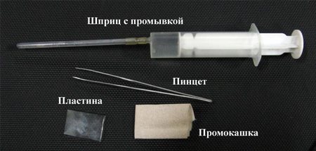 Промываем пластины дюз, используя бутерброд.